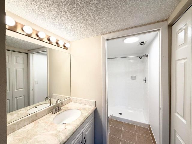 4745 Lucerne Lakes Boulevard 102, Lake Worth, FL 33467