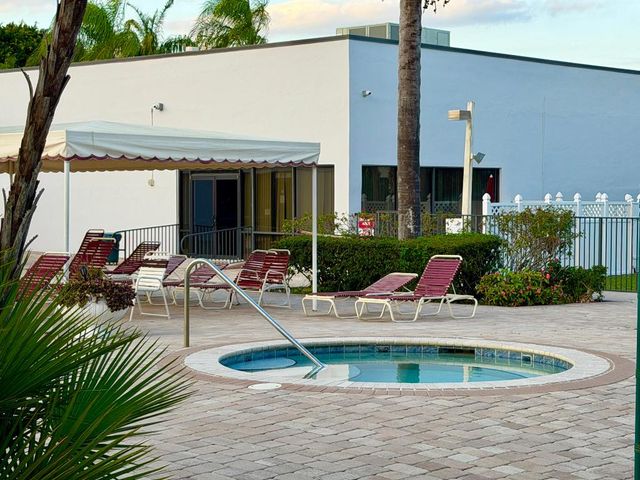 4745 Lucerne Lakes Boulevard 102, Lake Worth, FL 33467