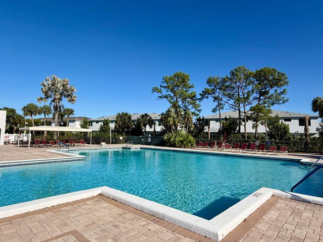 4745 Lucerne Lakes Boulevard 102, Lake Worth, FL 33467