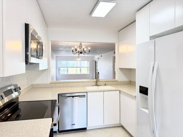 4745 Lucerne Lakes Boulevard 102, Lake Worth, FL 33467