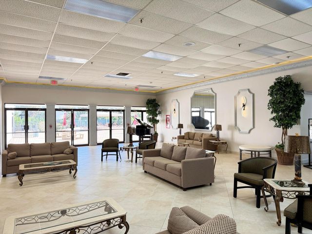 4745 Lucerne Lakes Boulevard 102, Lake Worth, FL 33467