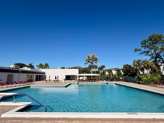 4745 Lucerne Lakes Boulevard 102, Lake Worth, FL 33467