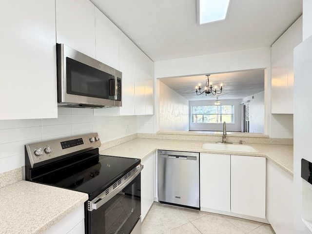 4745 Lucerne Lakes Boulevard 102, Lake Worth, FL 33467