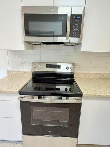 4745 Lucerne Lakes Boulevard 102, Lake Worth, FL 33467