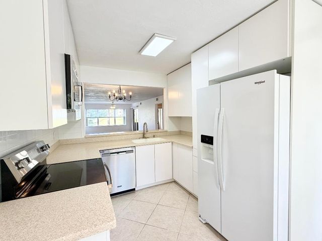 4745 Lucerne Lakes Boulevard 102, Lake Worth, FL 33467