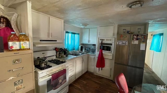 4401 Hughes ln 200, Bakersfield, CA 93304