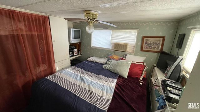 4401 Hughes ln 200, Bakersfield, CA 93304