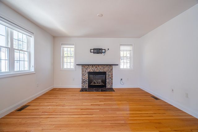 5 Lowther Place, Nashua, NH 03060