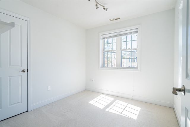 5 Lowther Place, Nashua, NH 03060