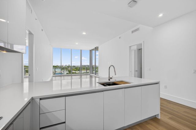 220 Lake Shore Drive 617, Lake Park, FL 33403