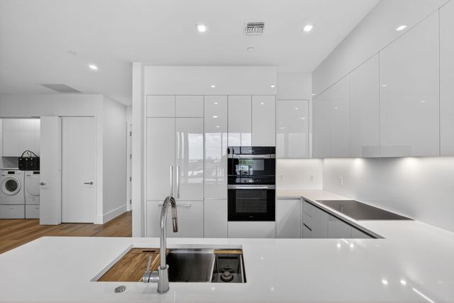 220 Lake Shore Drive 617, Lake Park, FL 33403