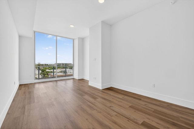 220 Lake Shore Drive 617, Lake Park, FL 33403