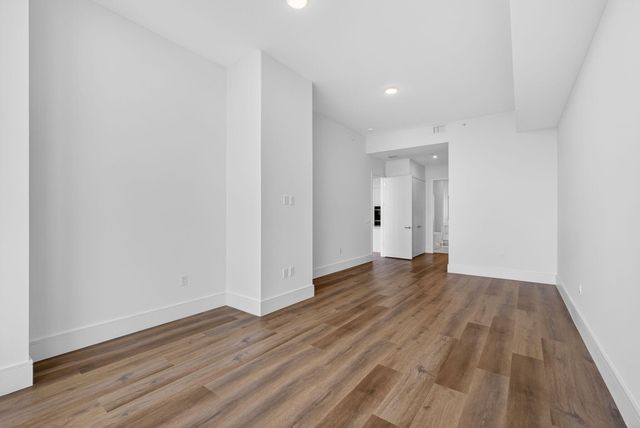 220 Lake Shore Drive 617, Lake Park, FL 33403