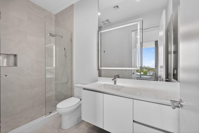 220 Lake Shore Drive 617, Lake Park, FL 33403