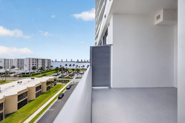 220 Lake Shore Drive 617, Lake Park, FL 33403