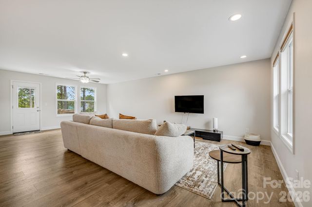 398 Point Hope Lane, Hendersonville, NC 28792