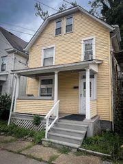 526 Forcht St, City Of But Ne, PA 16001