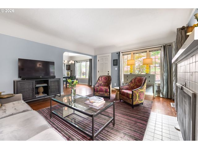 5812 Se BUSH St, Portland, OR 97206
