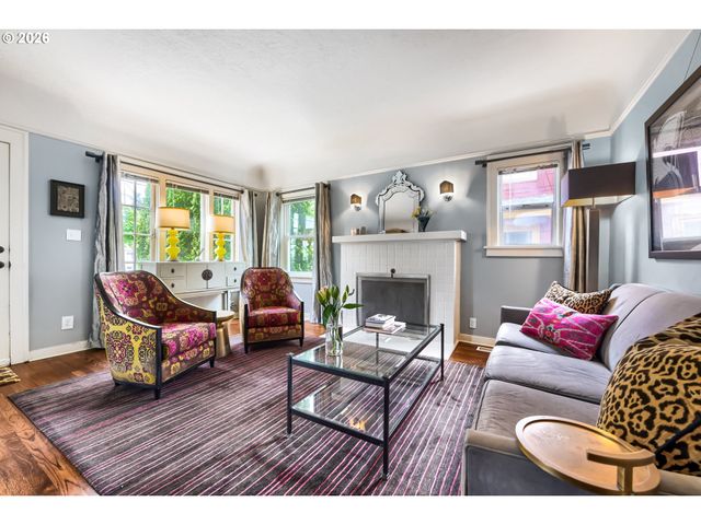 5812 Se BUSH St, Portland, OR 97206