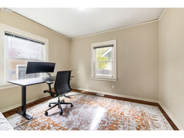 5812 Se BUSH St, Portland, OR 97206