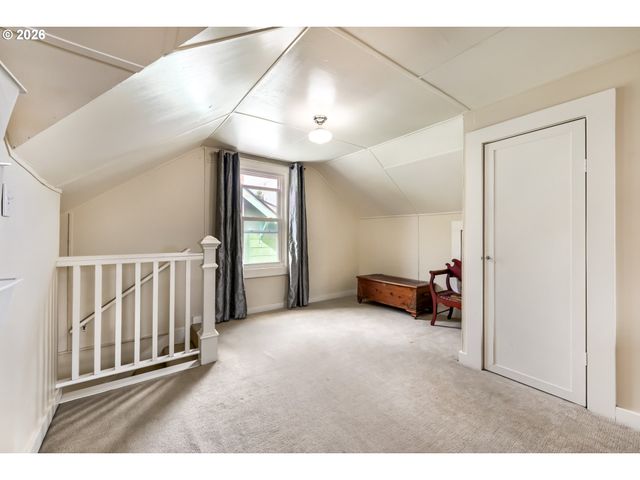5812 Se BUSH St, Portland, OR 97206