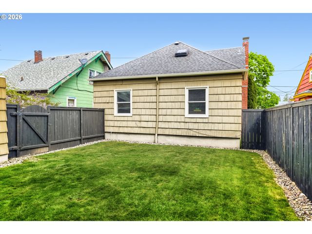 5812 Se BUSH St, Portland, OR 97206