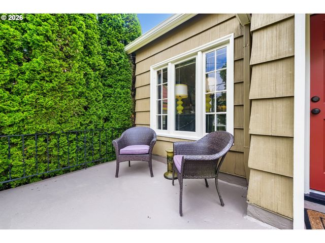 5812 Se BUSH St, Portland, OR 97206