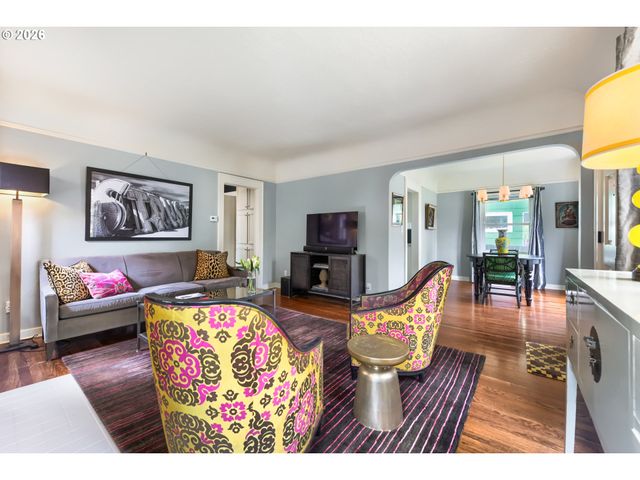 5812 Se BUSH St, Portland, OR 97206