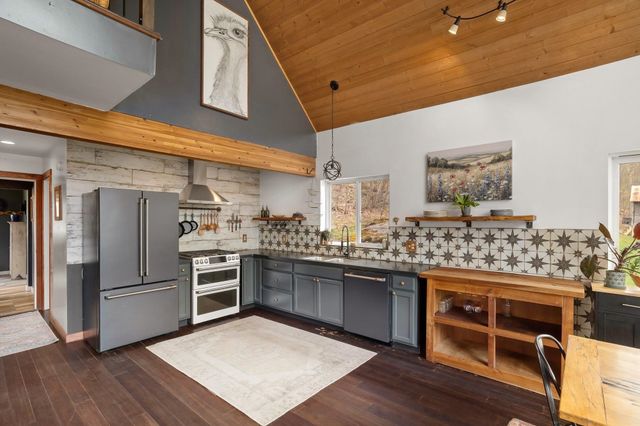 96 Deerfield Hills Road, Morristown, VT 05661