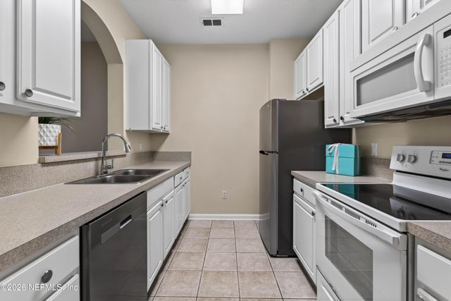 7801 POINT MEADOWS Drive 2101, Jacksonville, FL 32256
