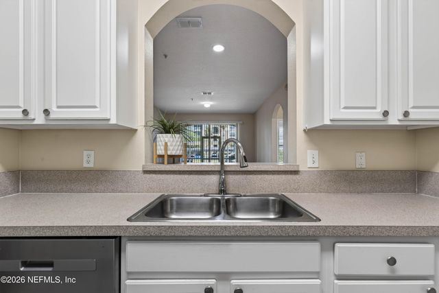 7801 POINT MEADOWS Drive 2101, Jacksonville, FL 32256