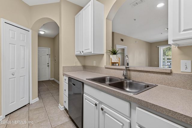 7801 POINT MEADOWS Drive 2101, Jacksonville, FL 32256