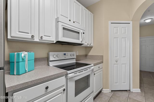 7801 POINT MEADOWS Drive 2101, Jacksonville, FL 32256