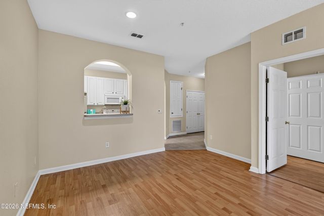 7801 POINT MEADOWS Drive 2101, Jacksonville, FL 32256