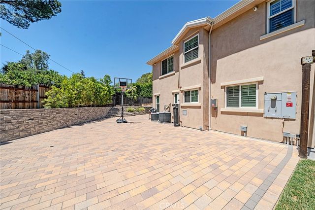 1217 Olive, La Canada Flintridge, CA 91011