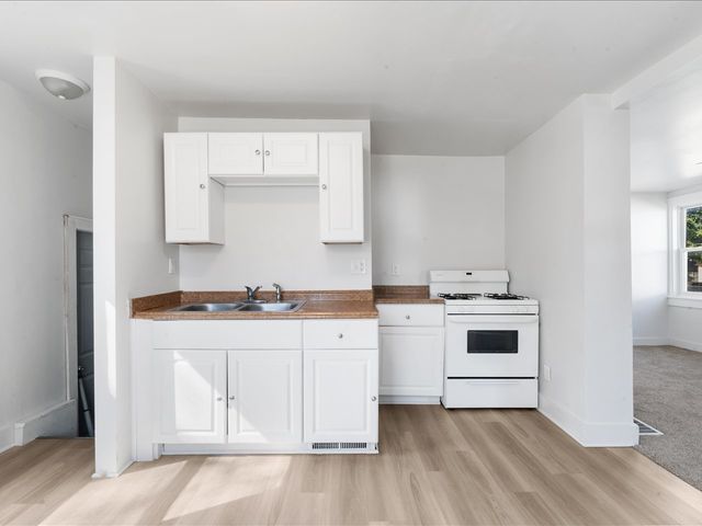 1186 24th Street, Moline, IL 61265