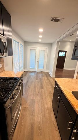 2626 Columbia Street, Houston, TX 77008