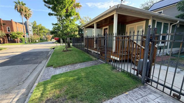 2626 Columbia Street, Houston, TX 77008