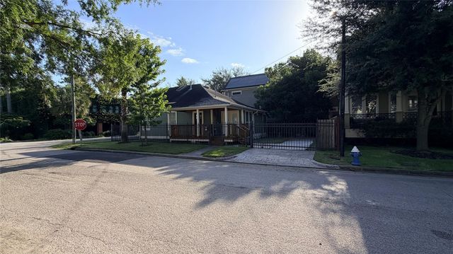 2626 Columbia Street, Houston, TX 77008