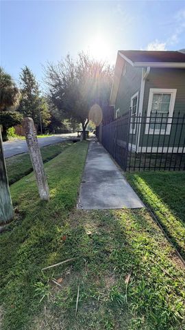 2626 Columbia Street, Houston, TX 77008