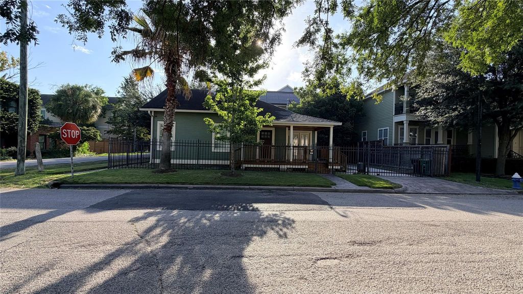 2626 Columbia Street, Houston, TX 77008