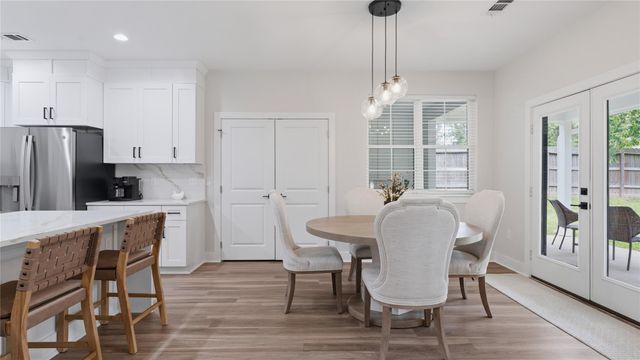 1840 E Lake Drive, Huntsville, TX 77340
