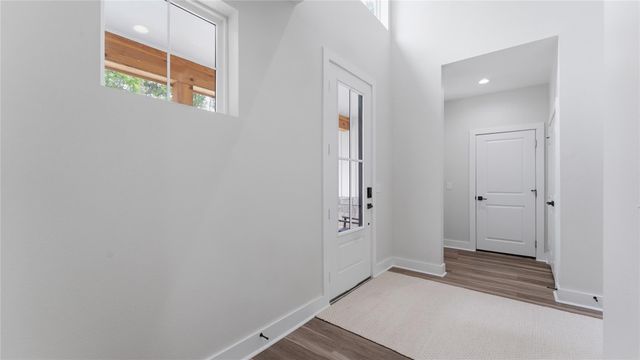1840 E Lake Drive, Huntsville, TX 77340