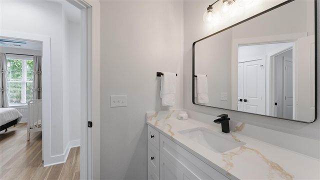 1840 E Lake Drive, Huntsville, TX 77340
