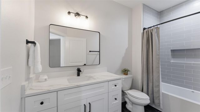 1840 E Lake Drive, Huntsville, TX 77340