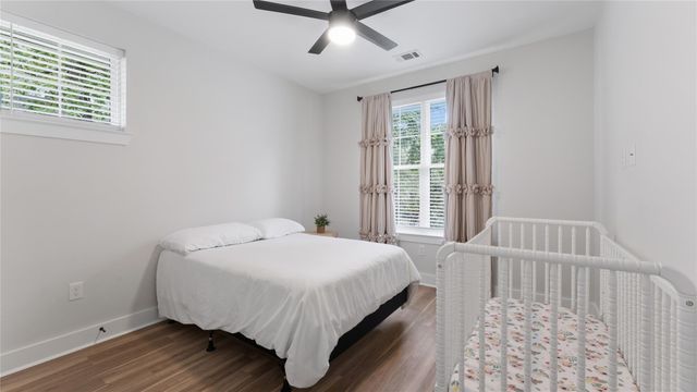 1840 E Lake Drive, Huntsville, TX 77340