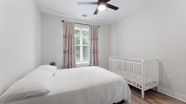 1840 E Lake Drive, Huntsville, TX 77340