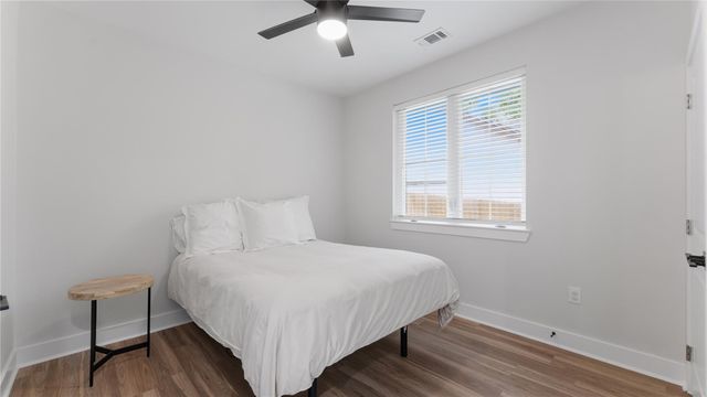 1840 E Lake Drive, Huntsville, TX 77340