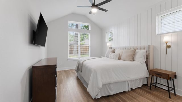 1840 E Lake Drive, Huntsville, TX 77340