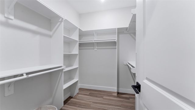 1840 E Lake Drive, Huntsville, TX 77340